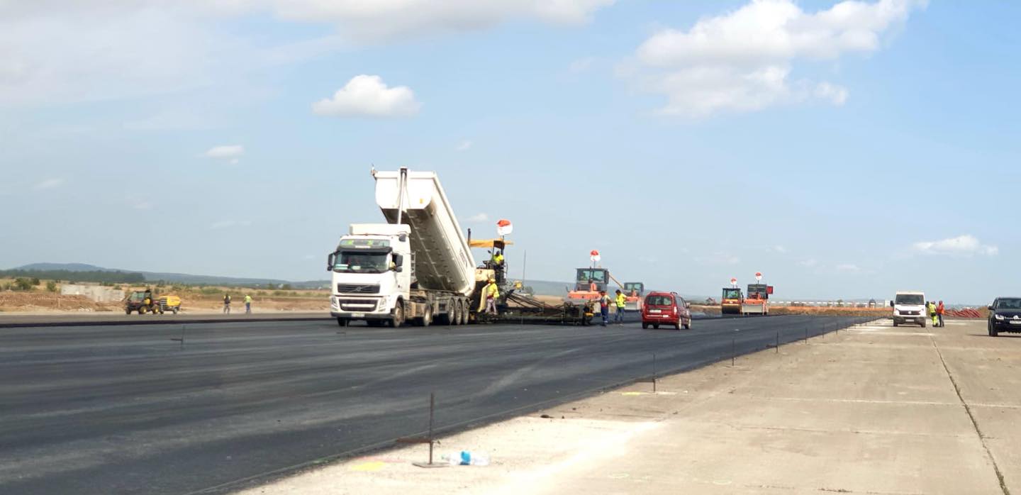 Se Lucreaza 7 Zile Din 7 La Noua Pista A Aeroportului Bacau Pe 1 Octombrie Ar Trebui Sa Fie Functionala Bacau Net